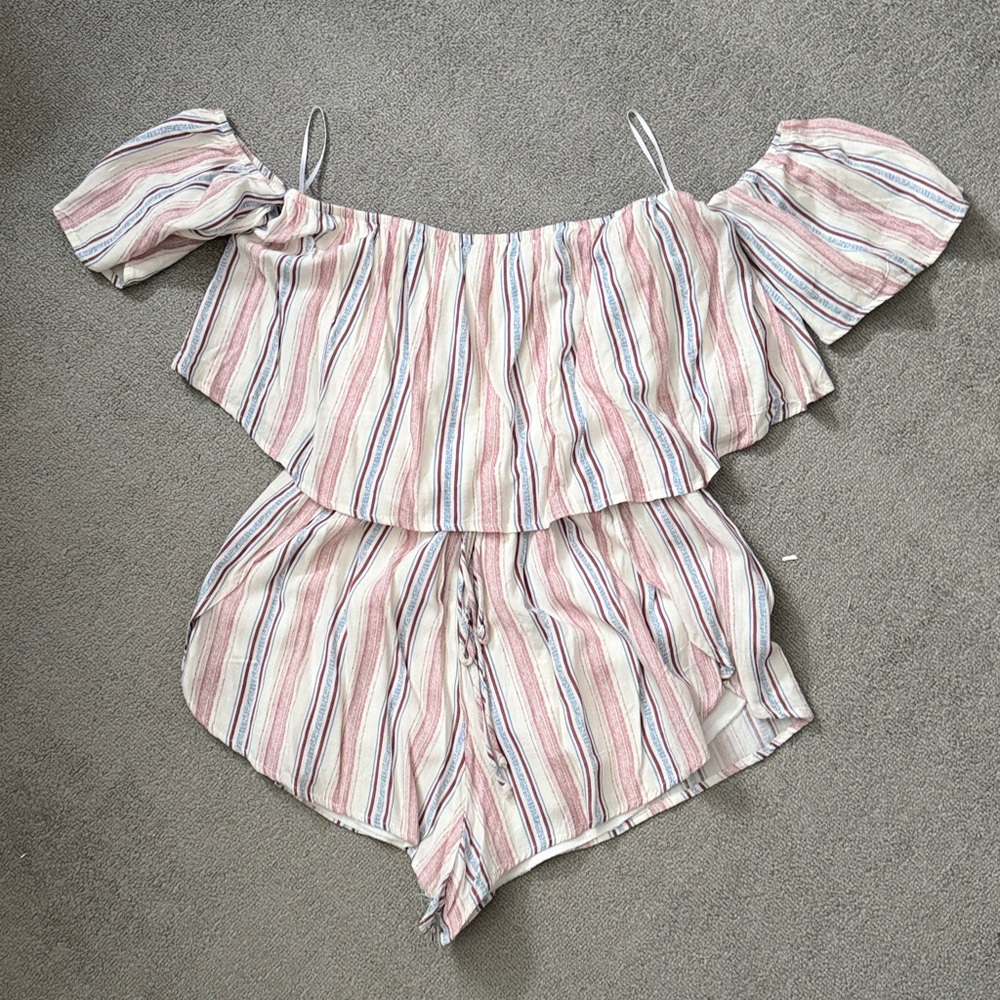 Striped Off-Shoulder romper - Picture 2 of 5